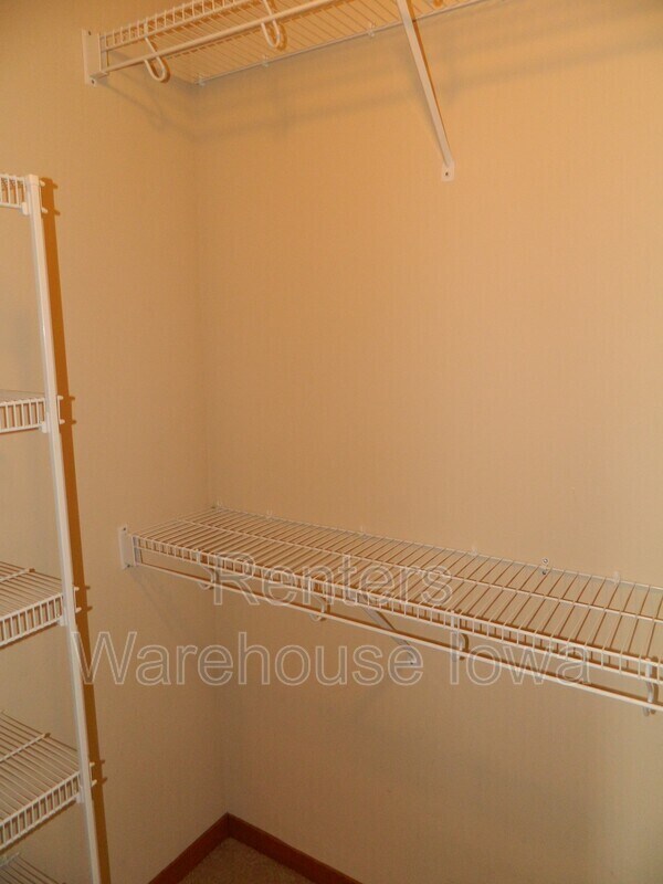 Building Photo - 809 SE 12th St