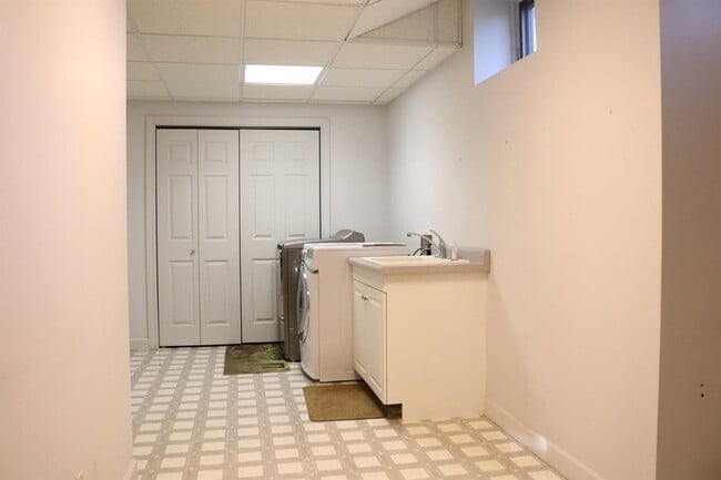 Building Photo - 10316 Cherrywood Ln