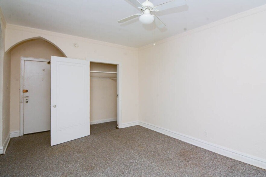 Building Photo - 4842 N Damen Ave