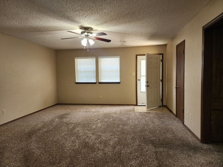 Building Photo - 7938 NW Crossland Cir