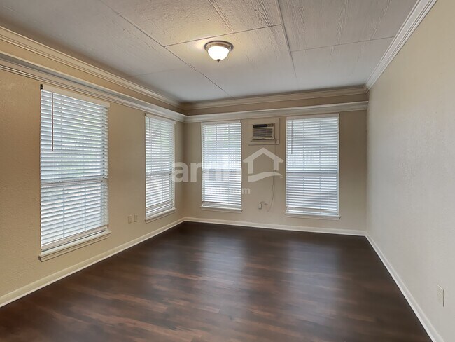 Building Photo - 874 Garden Cir