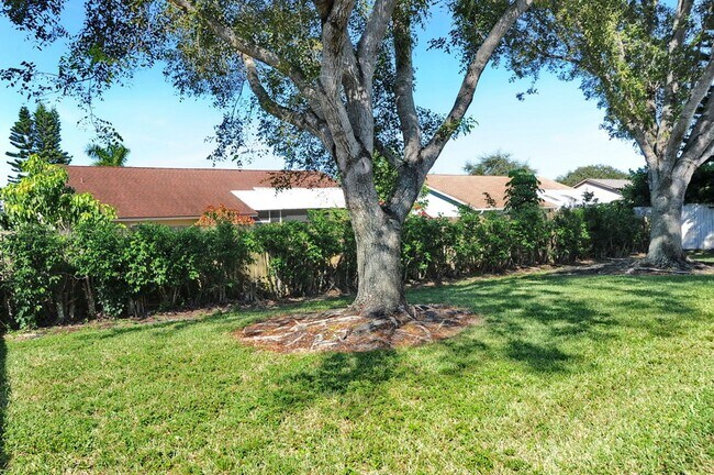 Building Photo - ANNUAL RENTAL: 3 Bedroom Single Family Home in North Naples