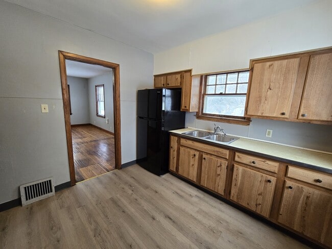 Building Photo - 401 Charles St