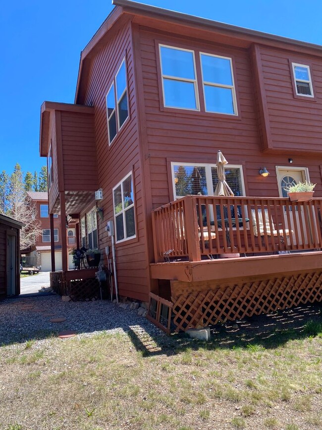 Building Photo - Deed Restricted! 3 bedroom in Monarch Town...