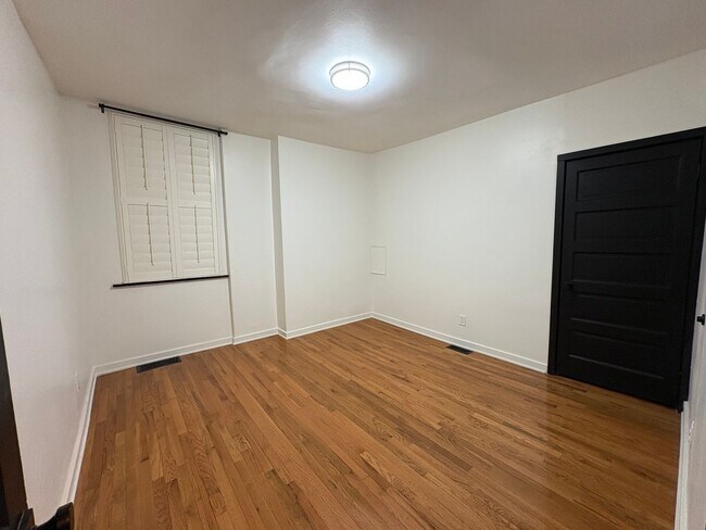 Building Photo - 3 Unit Apartment Building in the Heart of the Bellevue area of Pittsburgh