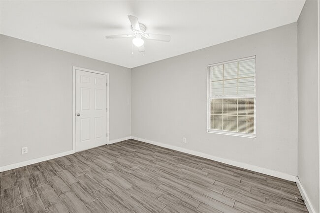 Building Photo - 5009 Bataan Rd