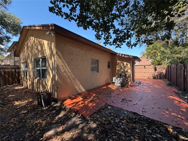 Building Photo - 7081 W Sunrise Blvd