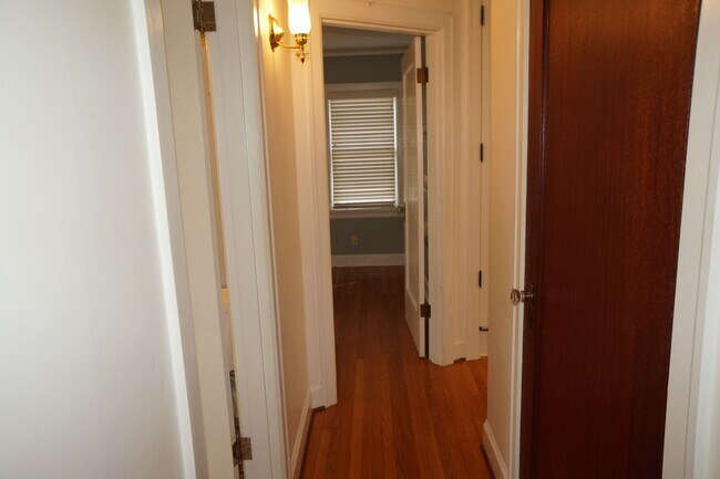 Building Photo - NE Portland - Irvington 3-bedroom Beauty!