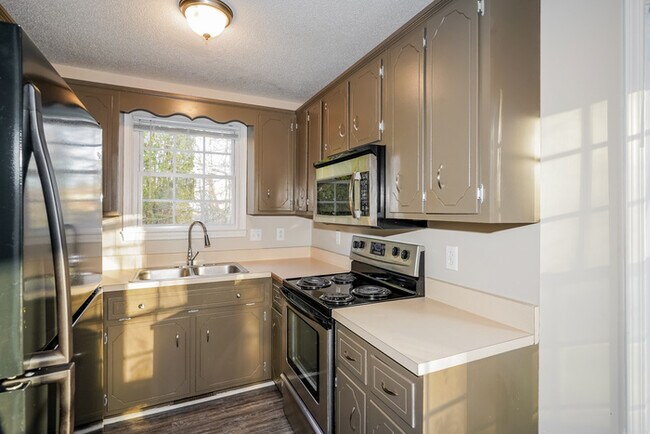 Building Photo - 2704 Knob Ct