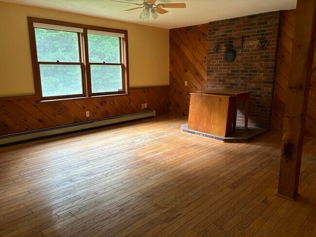 Building Photo - 147 Mansion Rd