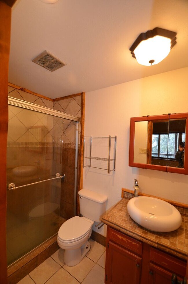 Building Photo - 471 High Point Dr