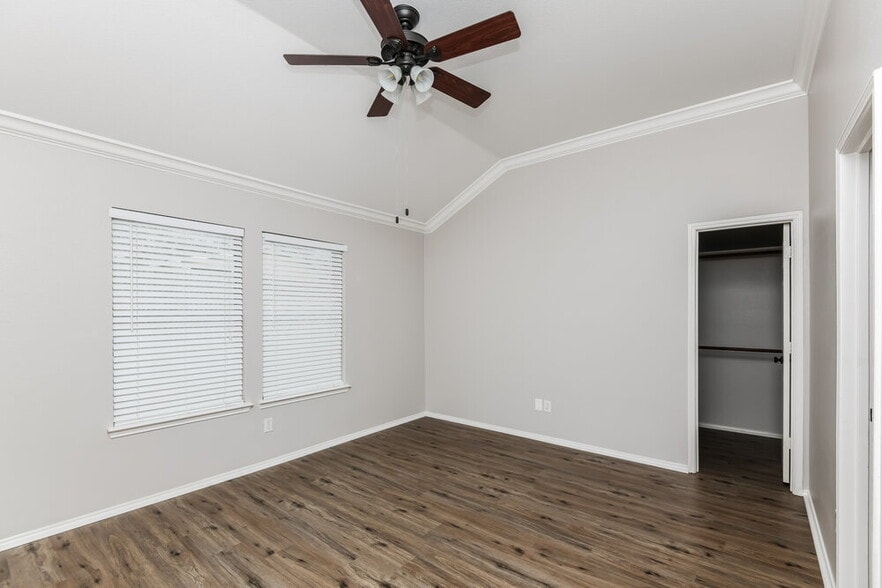 Building Photo - 1300 Maple Terrace Dr