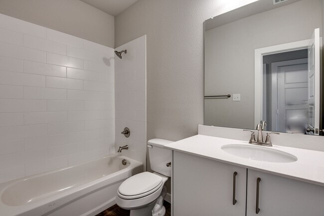 Building Photo - AVAILABLE NOW! GORGEOUS 3 BEDROOM DUPLEX LOCATED IN MIDLOTHIAN ISD!