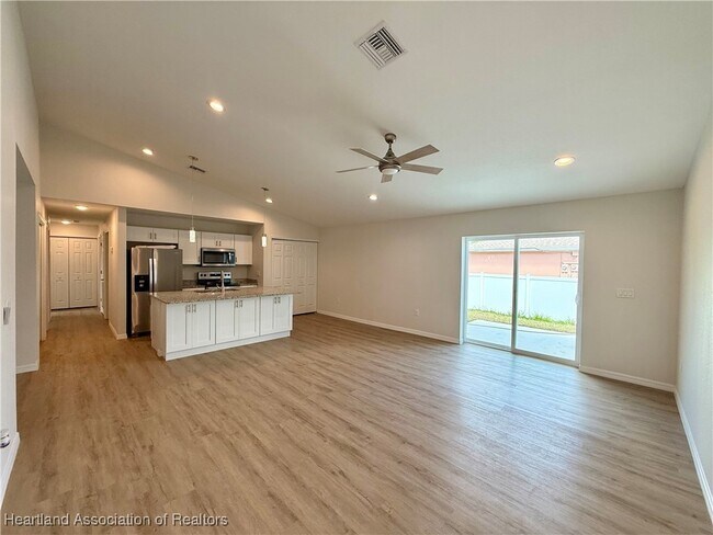 Building Photo - 802 Dozier Ave