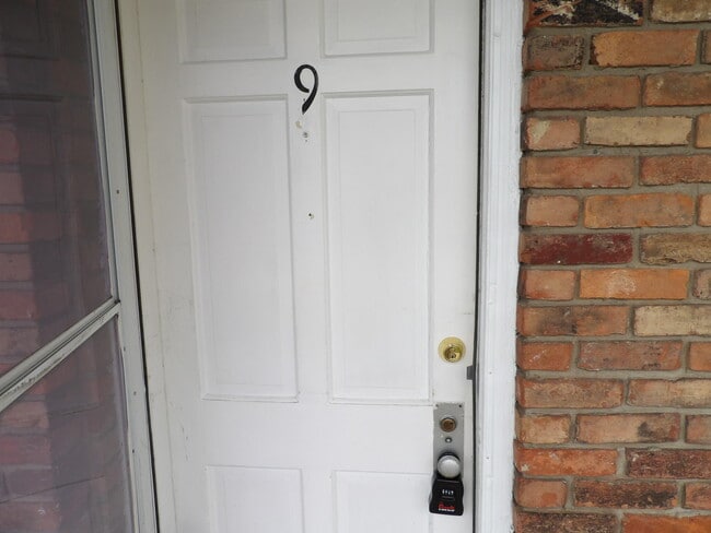 Building Photo - 903 Collins Ln