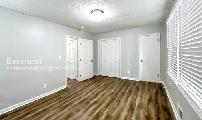 Building Photo - 2507 Dawn Dr