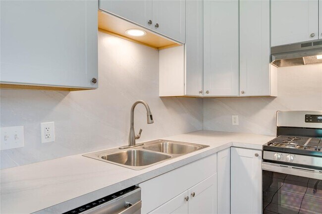 Building Photo - 706 Scenic Dr