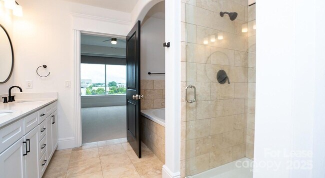 Building Photo - 4300 Sharon Rd