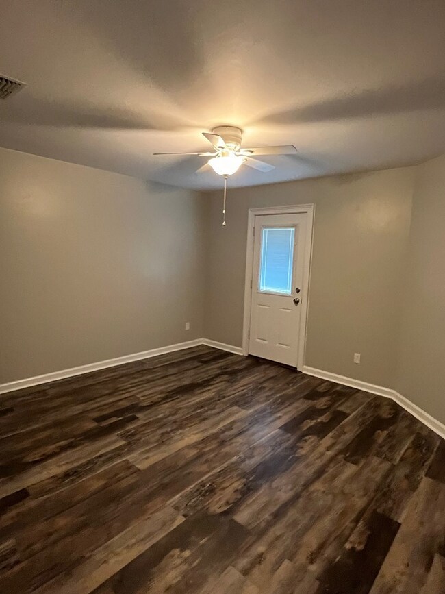 Building Photo - 106 Cove Landing Dr