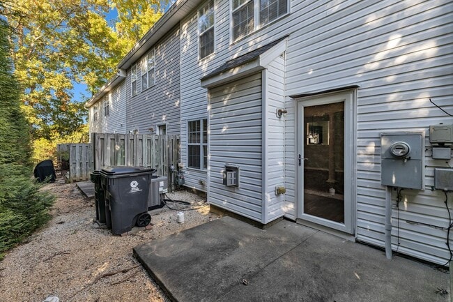 Building Photo - 3 Bedroom Brick Front Carraige Downs Townh...