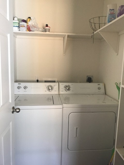 Building Photo - Adorable 2 Bed 1 Bath Home