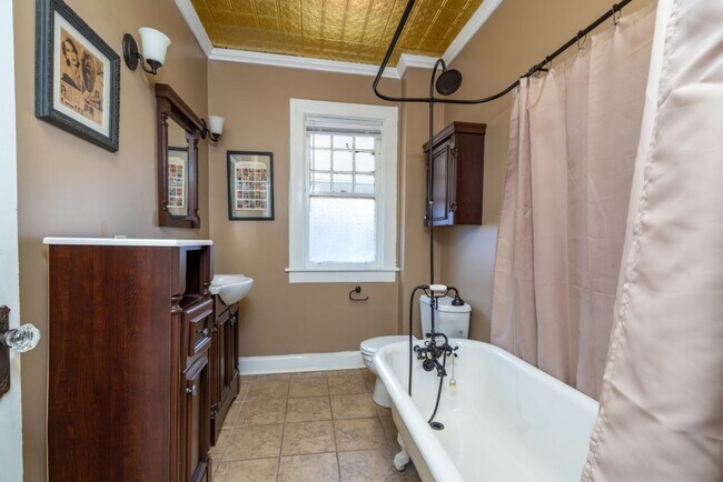 Building Photo - Beautiful 3BR in Birmingham’s Historic Hig...