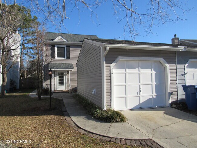 Primary Photo - 314 Bracken Pl