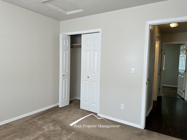 Building Photo - 605 W Mulberry Loop