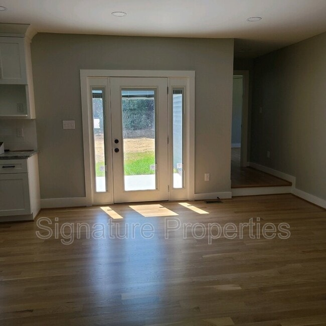 Building Photo - 6112 Ellis Ave