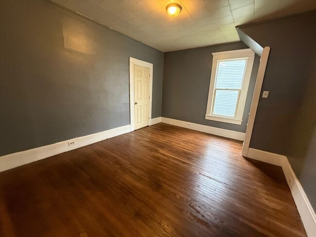 Building Photo - 3 bedrooms house