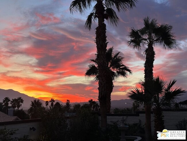 Building Photo - 9939 Vía Real