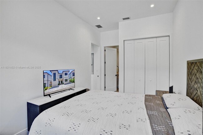 Building Photo - 7759 SW 99th St