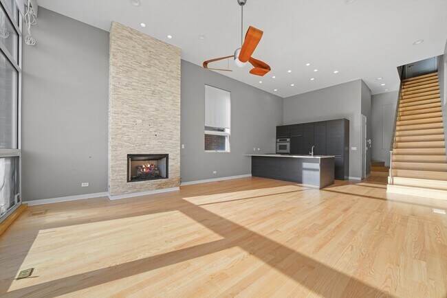 Building Photo - 1541 N Bosworth Ave