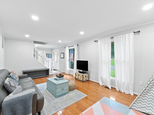 Building Photo - "Spacious 4-Bed Oasis with Scenic Views an...