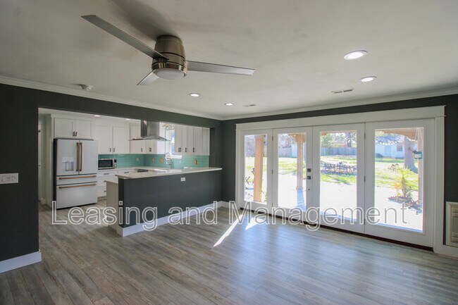 Building Photo - 823 Jordan St