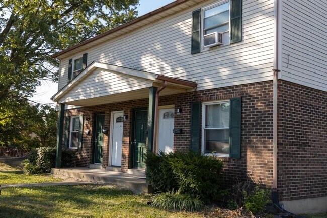 Building Photo - 1450 Villa Ct