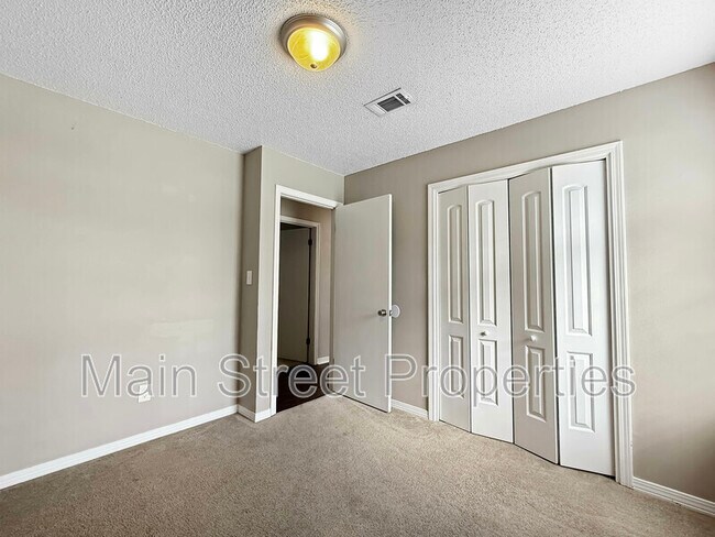 Building Photo - 7524 Sandy Creek Dr