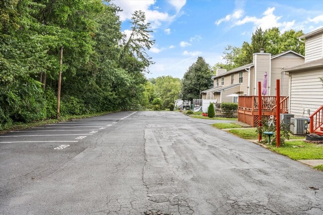 Building Photo - 621 Idlewood Ln