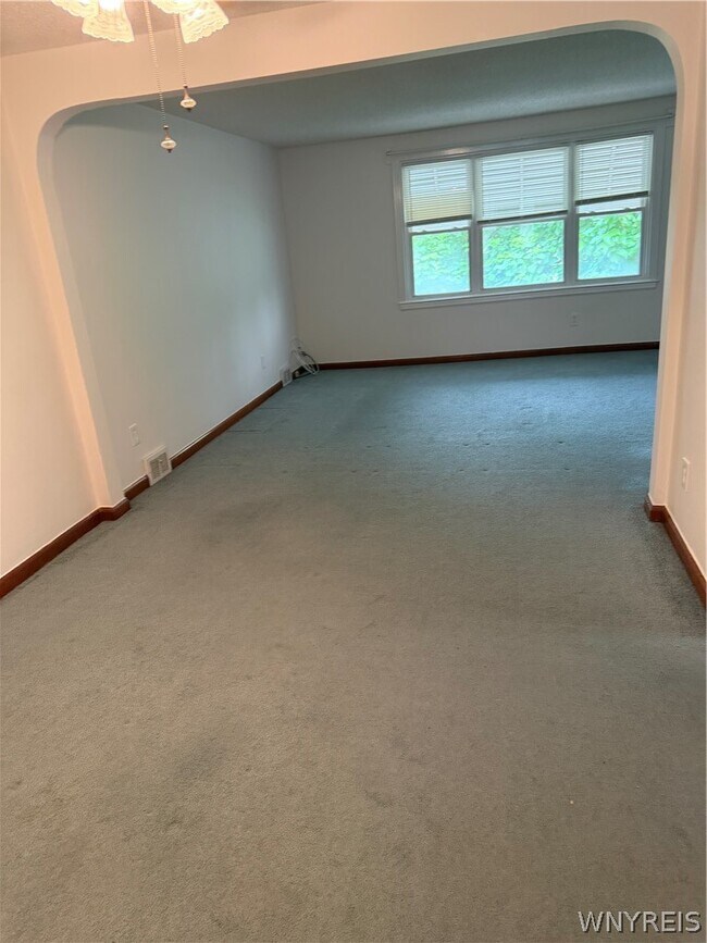 Building Photo - 806 Cleveland Dr