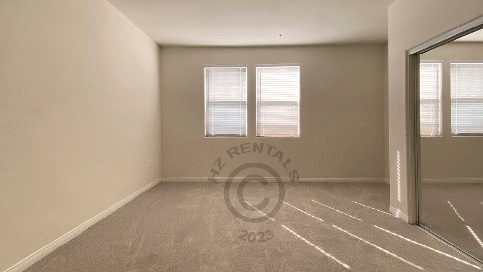 Building Photo - 12140 Moorpark St