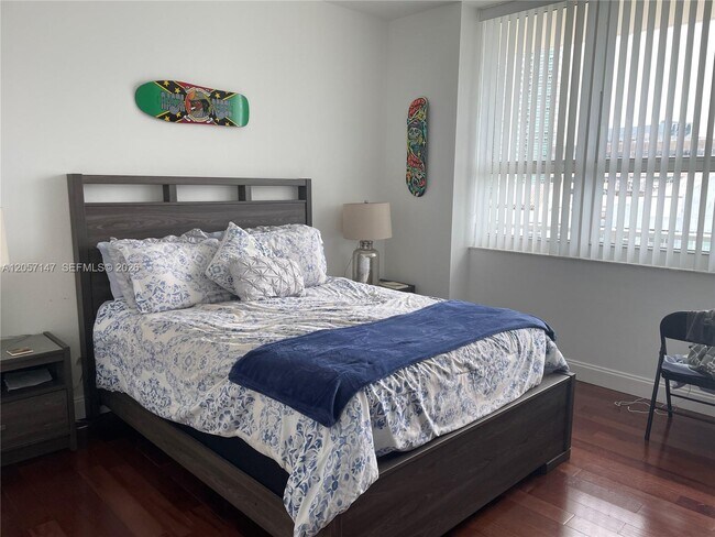 Building Photo - 1155 Brickell Bay Dr