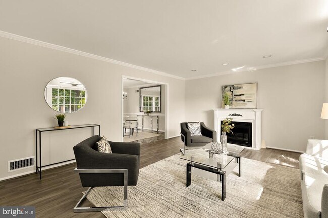 Building Photo - 11000 Rosemont Dr