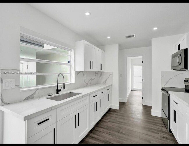Building Photo - 11550 SW 80th Terrace