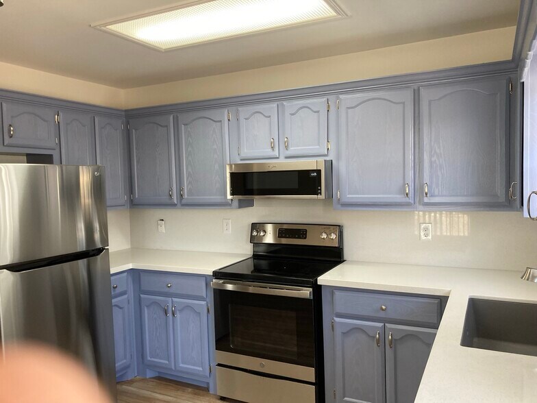 Building Photo - 910 English Ave