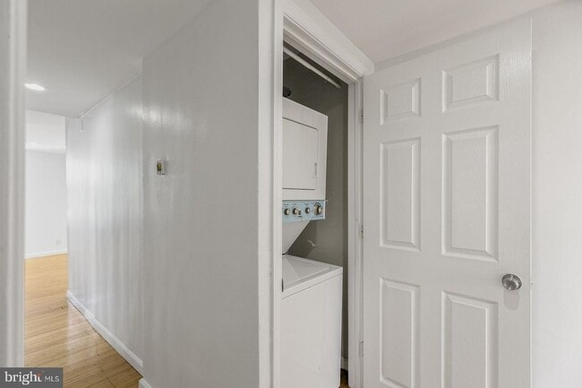 Building Photo - 5019 Walnut St