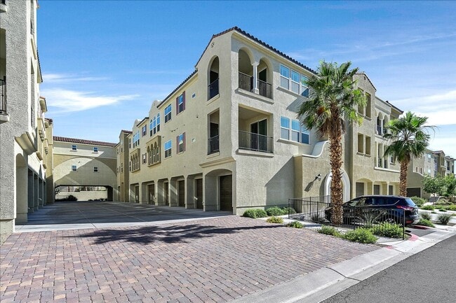 Building Photo - 2555 Hampton Rd
