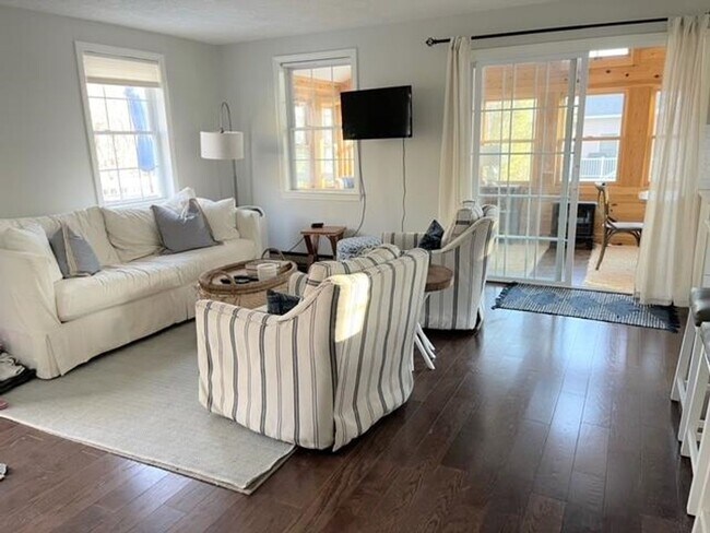 Building Photo - **WINTER RENTAL** Ready For Move In!