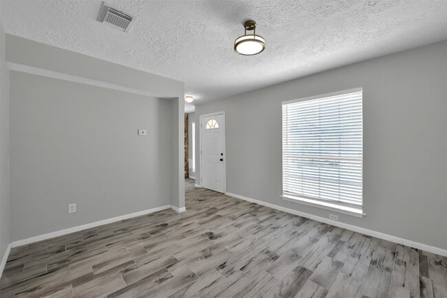 Building Photo - 23814 English Oak Dr