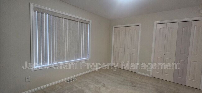 Building Photo - 3030 Devonwood Dr