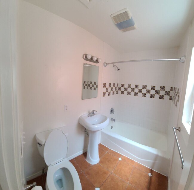 Building Photo - Cozy 1 BR Casitas in Golden Hill - Close t...